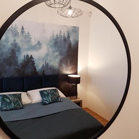 Apartament Z Ogrodem Lägenhet Stanislawow Pierwszy  Exteriör bild