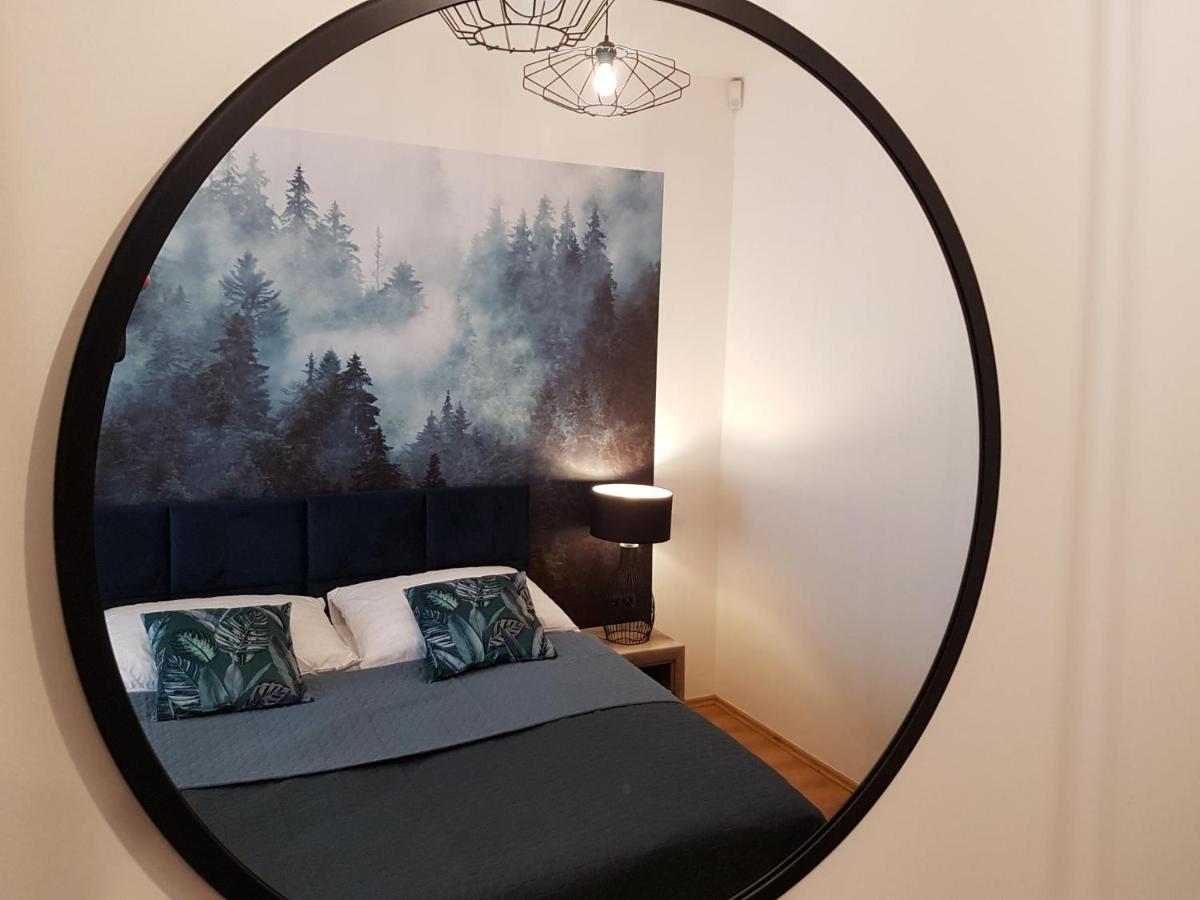 Apartament Z Ogrodem Lägenhet Stanislawow Pierwszy  Exteriör bild